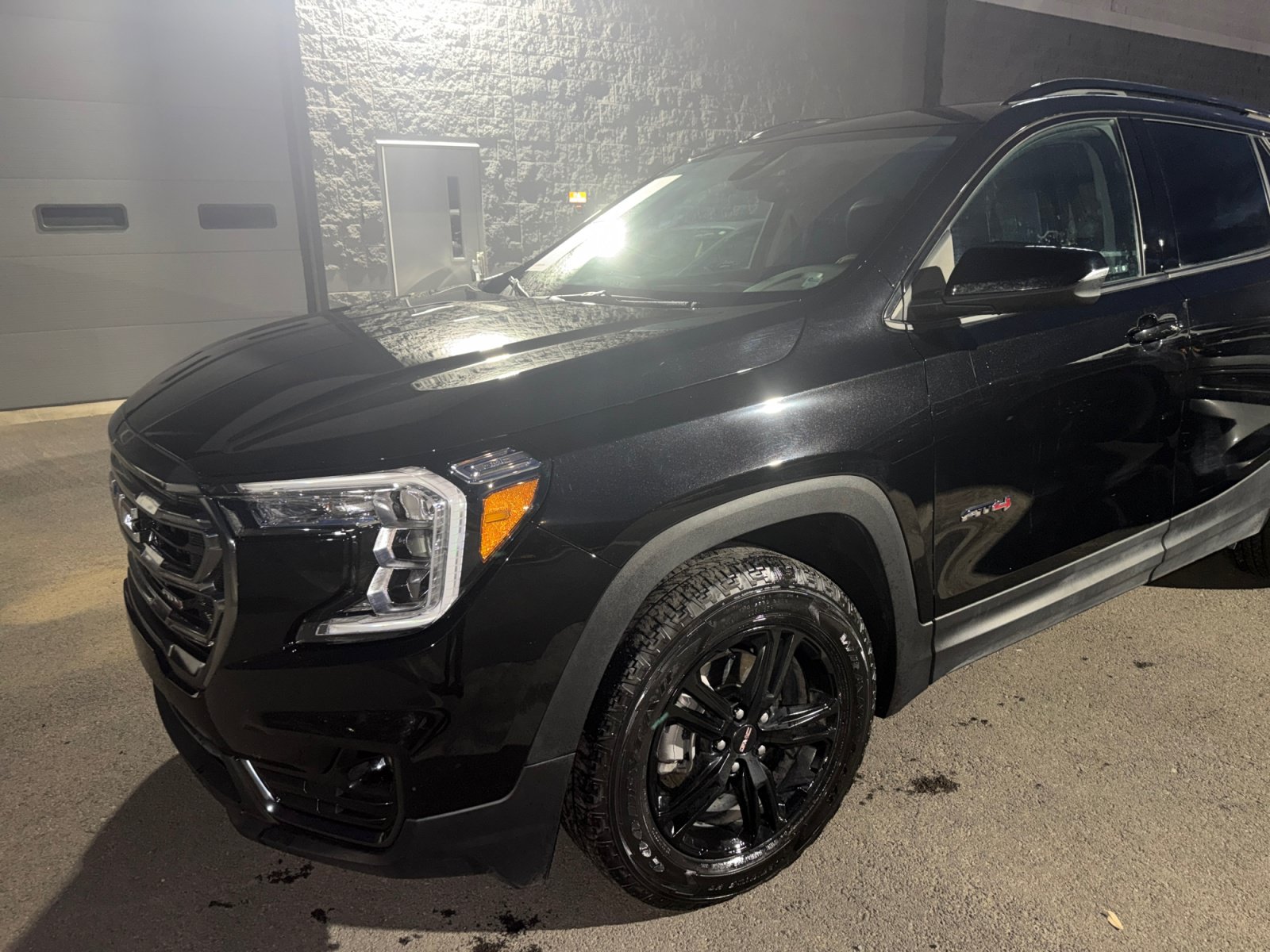 Used 2024 GMC Terrain AT4 AWD/4WD image 10