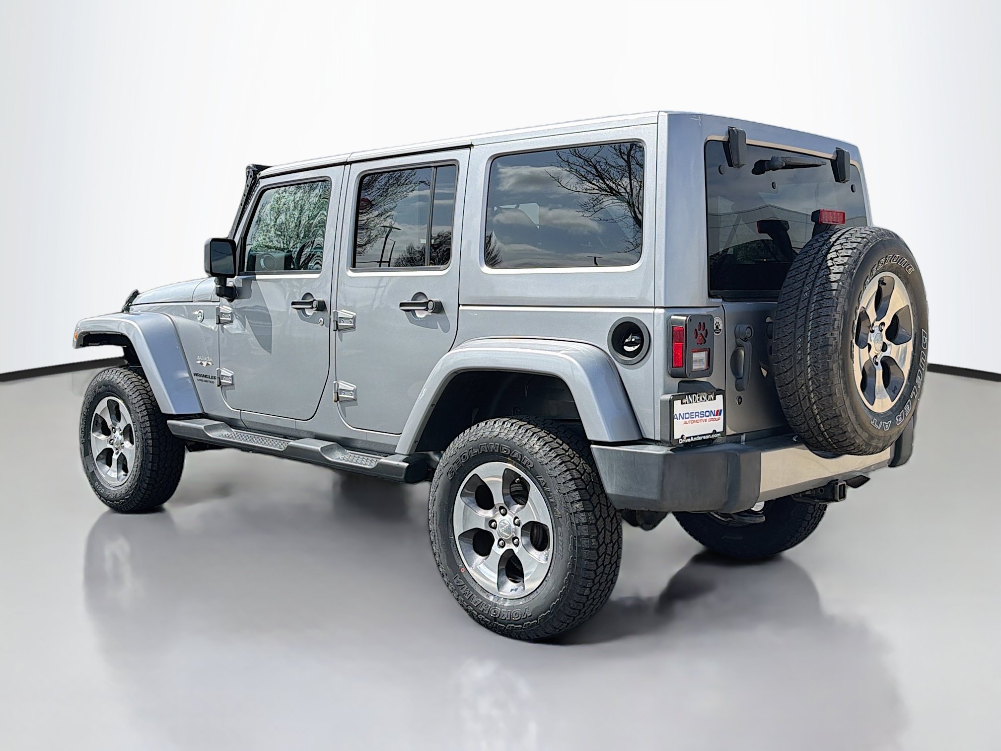 Used 2017 Jeep Wrangler Unlimited Sahara w/ Connectivity Group AWD/4WD image 12