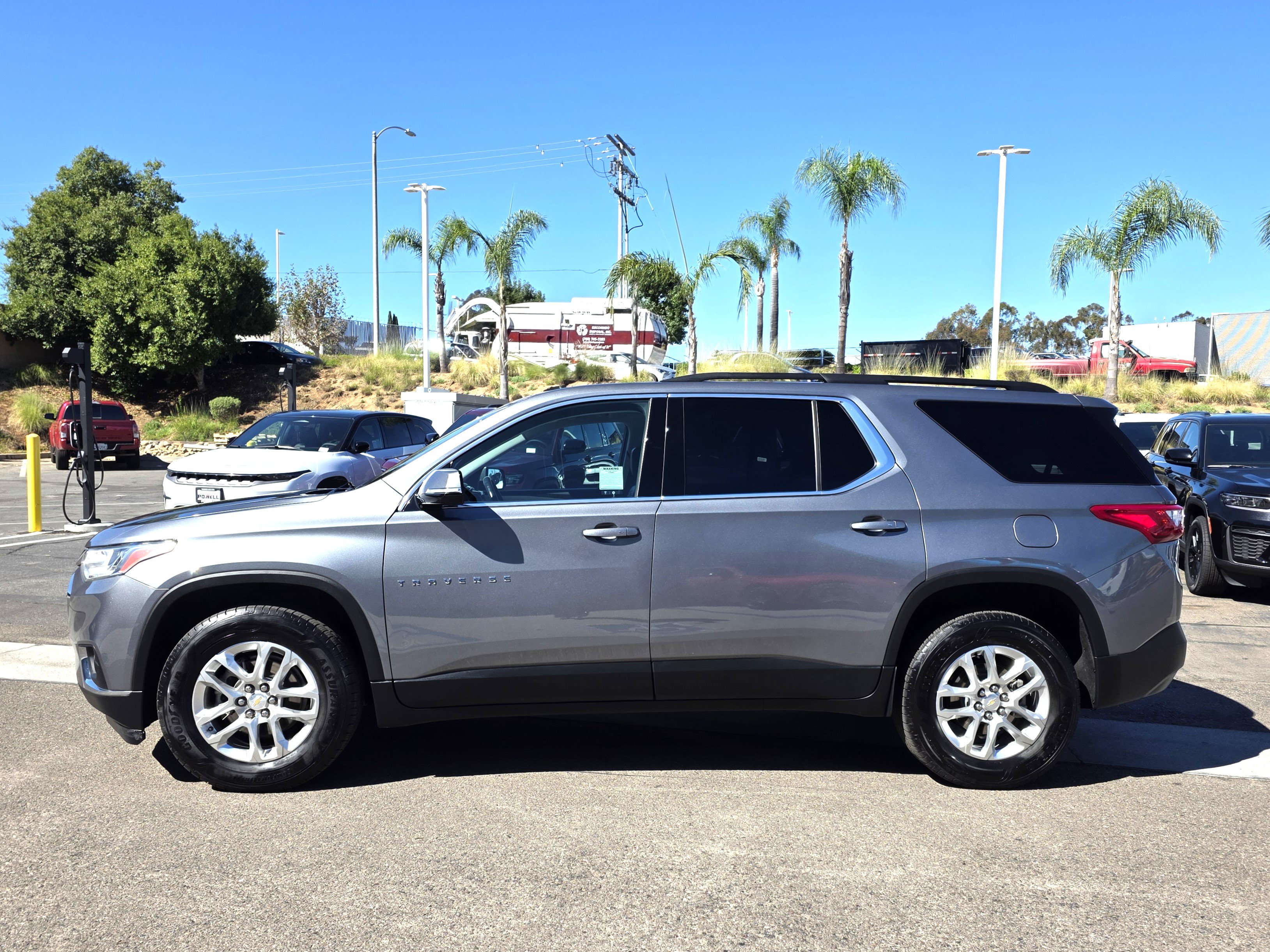 Used 2020 Chevrolet Traverse LT w/ LPO, Floor Liner Package FWD image 2