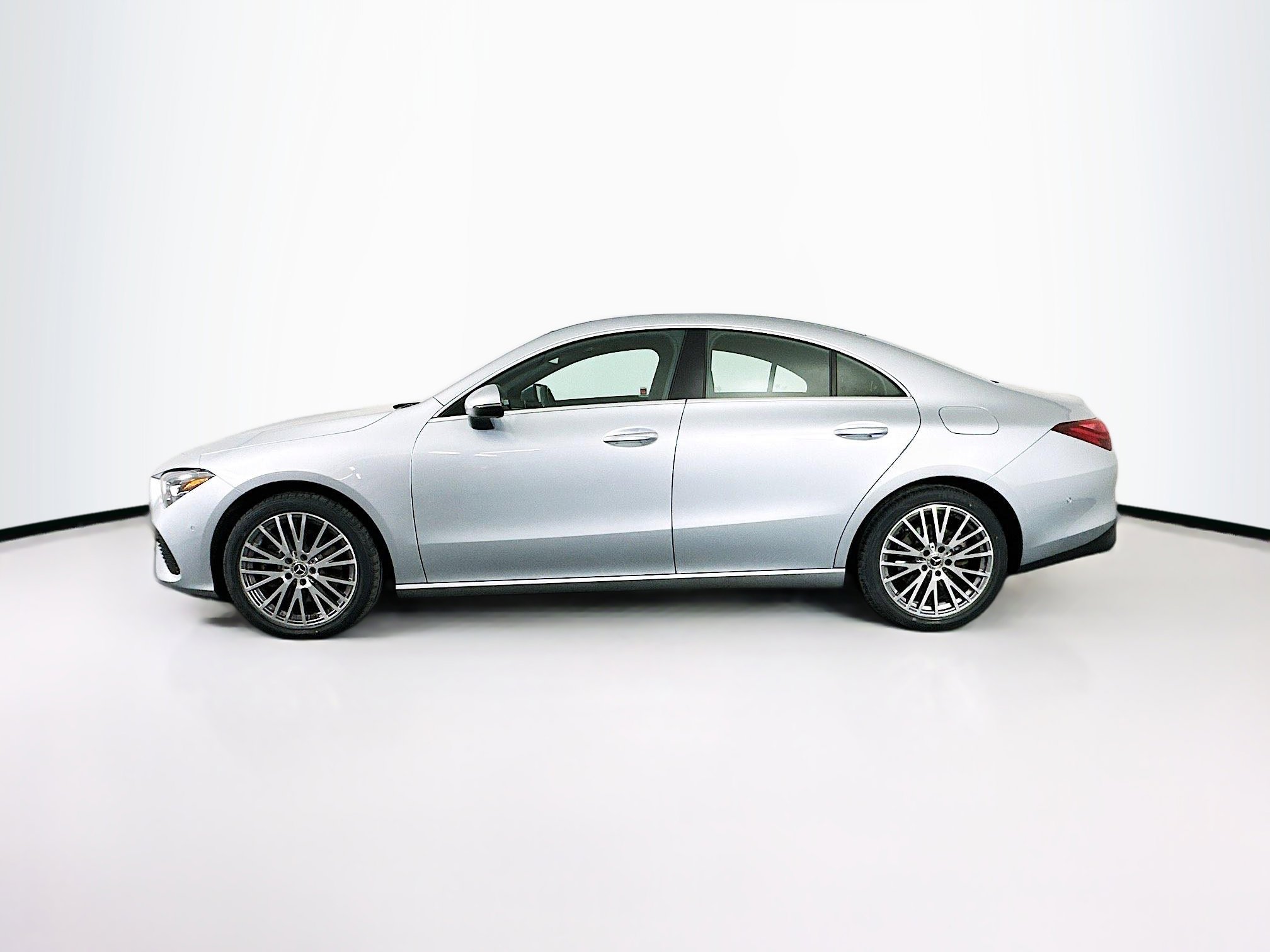 Used 2025 Mercedes-Benz CLA 250 image 4