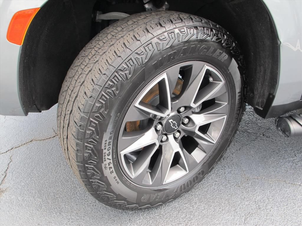 Used 2024 Chevrolet Tahoe Z71 w/ Luxury Package AWD/4WD image 26
