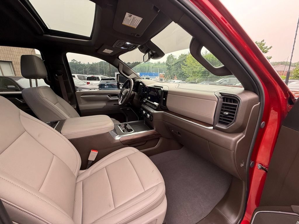 Used 2025 GMC Sierra 2500 SLT w/ SLT Premium Package AWD/4WD image 18