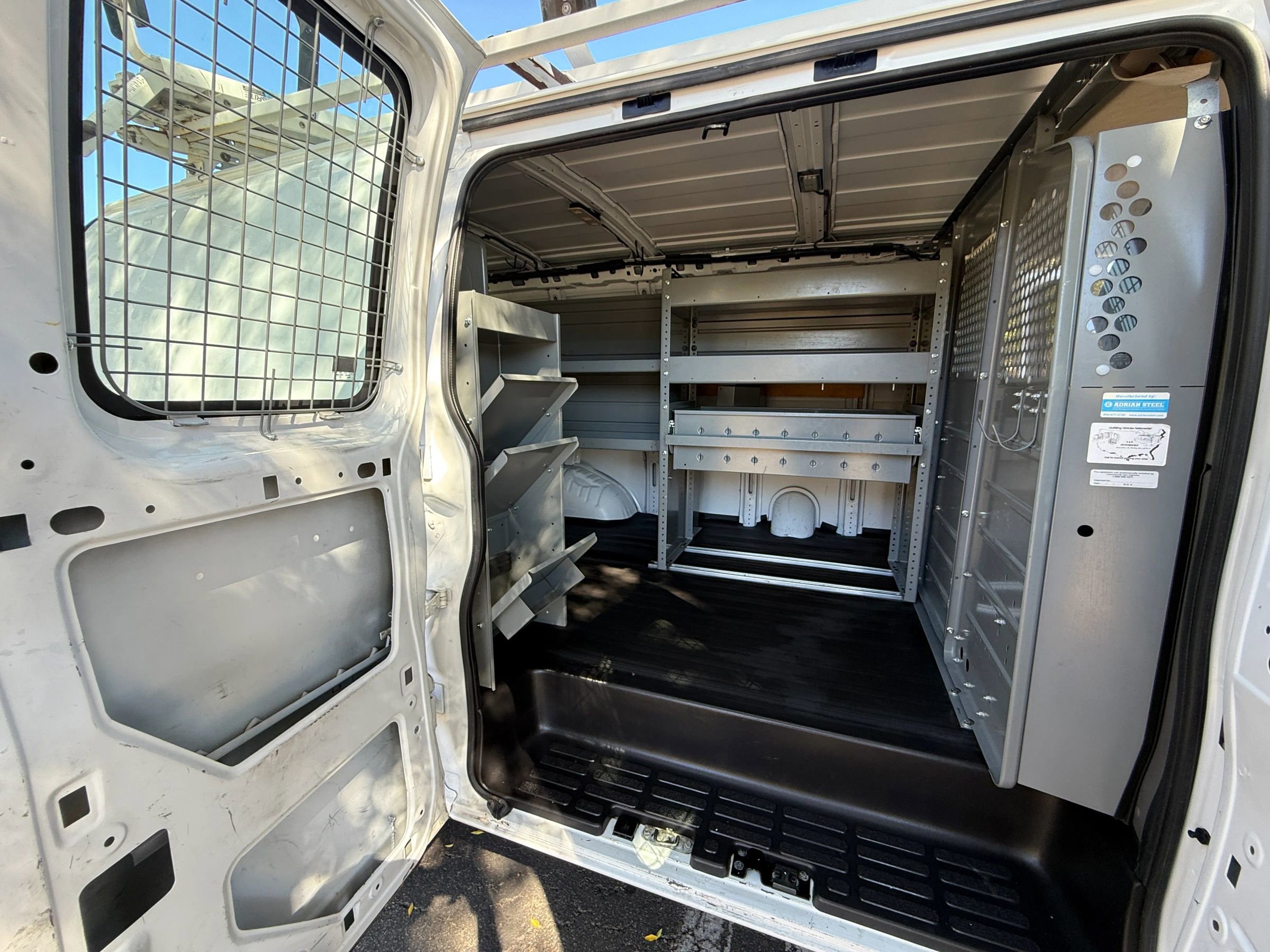 Used 2015 Chevrolet Express 2500 image 19