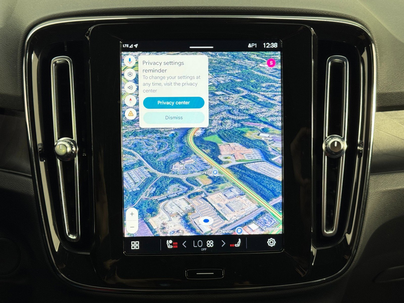 Used 2023 Volvo C40 P8 Recharge Ultimate image 24