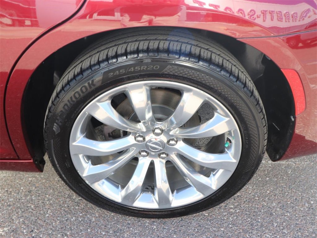 Used 2019 Chrysler 300 Limited image 20