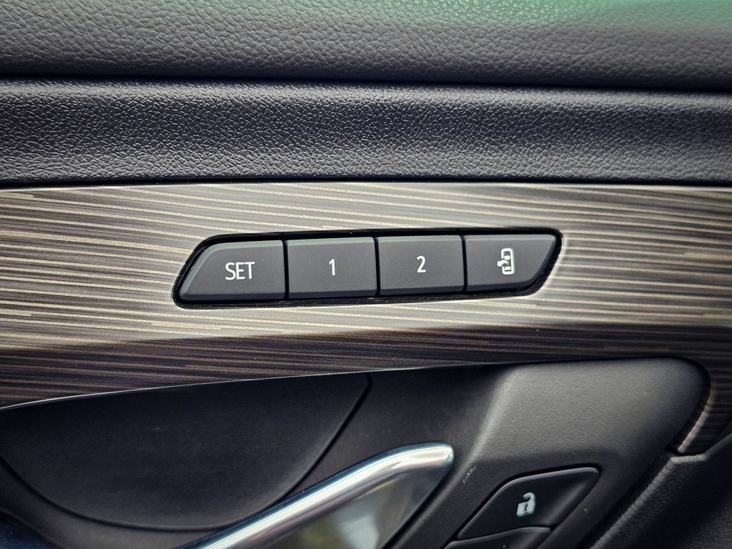 Used 2023 GMC Terrain SLT w/ Tech Package AWD/4WD image 10
