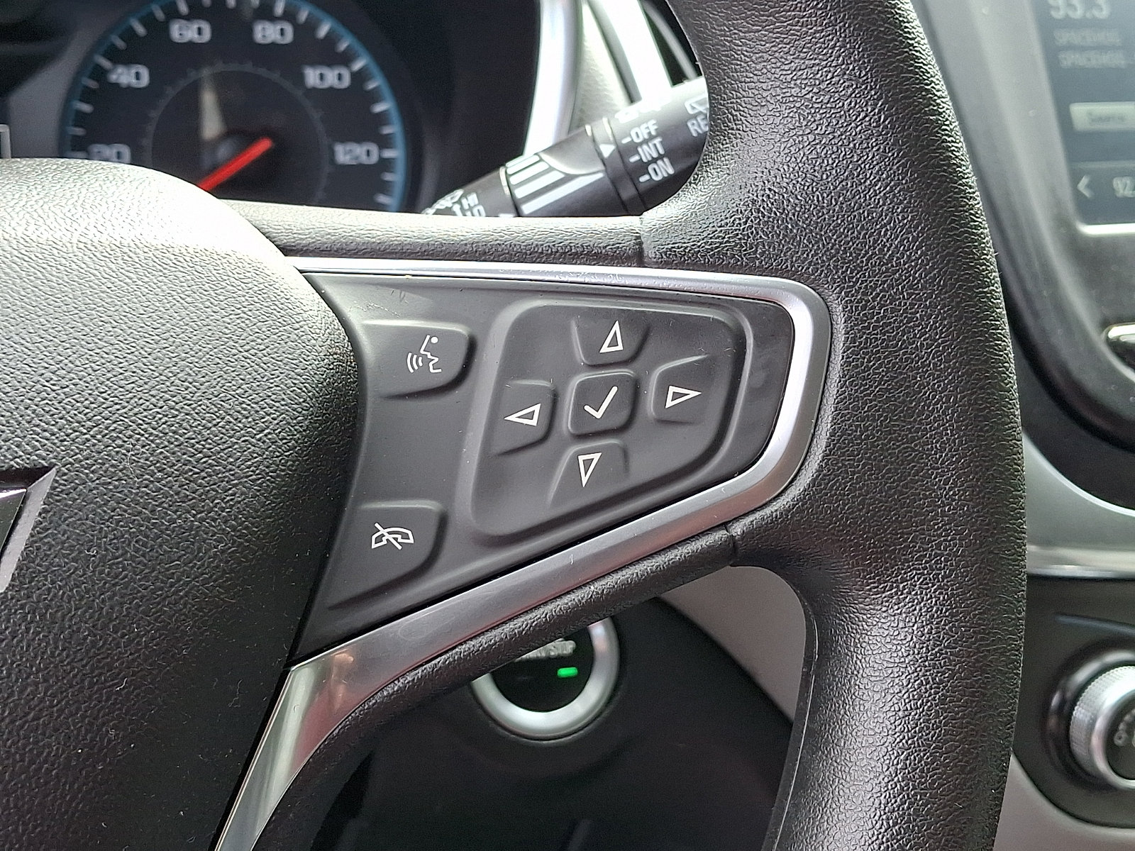 Used 2018 Chevrolet Equinox LS AWD/4WD image 21