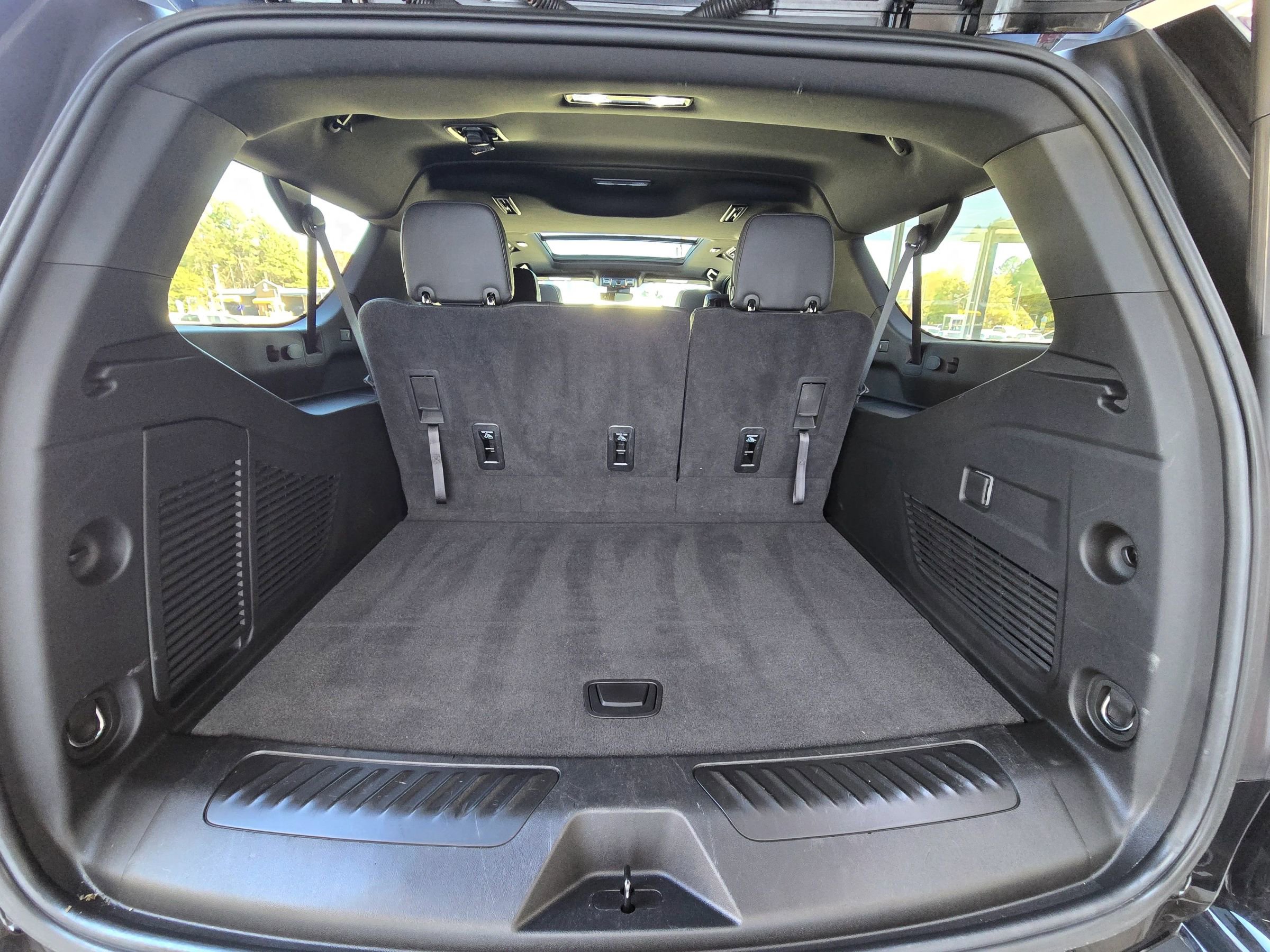 Used 2023 GMC Yukon XL SLT image 17