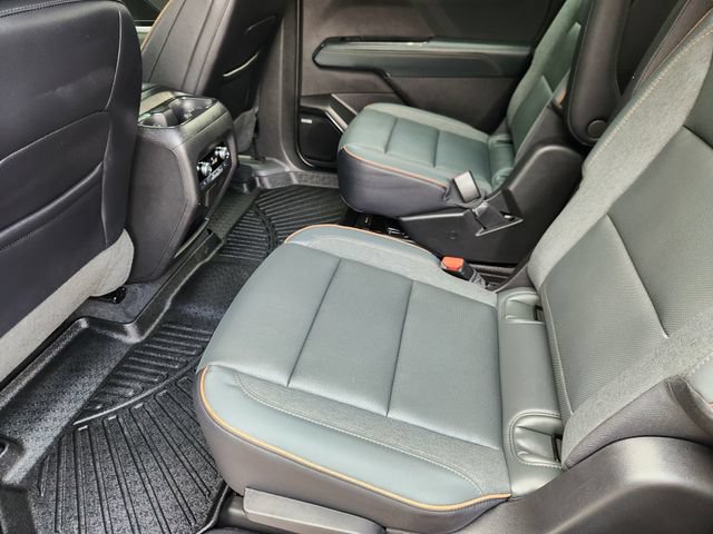 Used 2026 GMC Acadia AT4 w/ Luxury Package AWD/4WD image 31