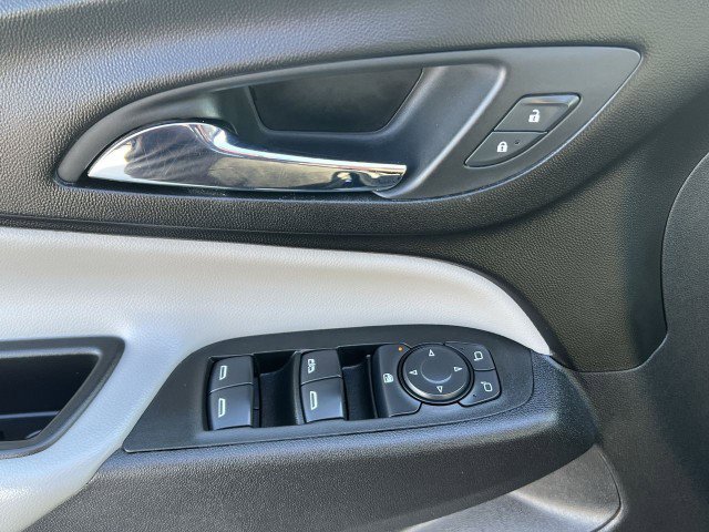 Used 2020 Chevrolet Equinox LS w/ LS Convenience Package image 22