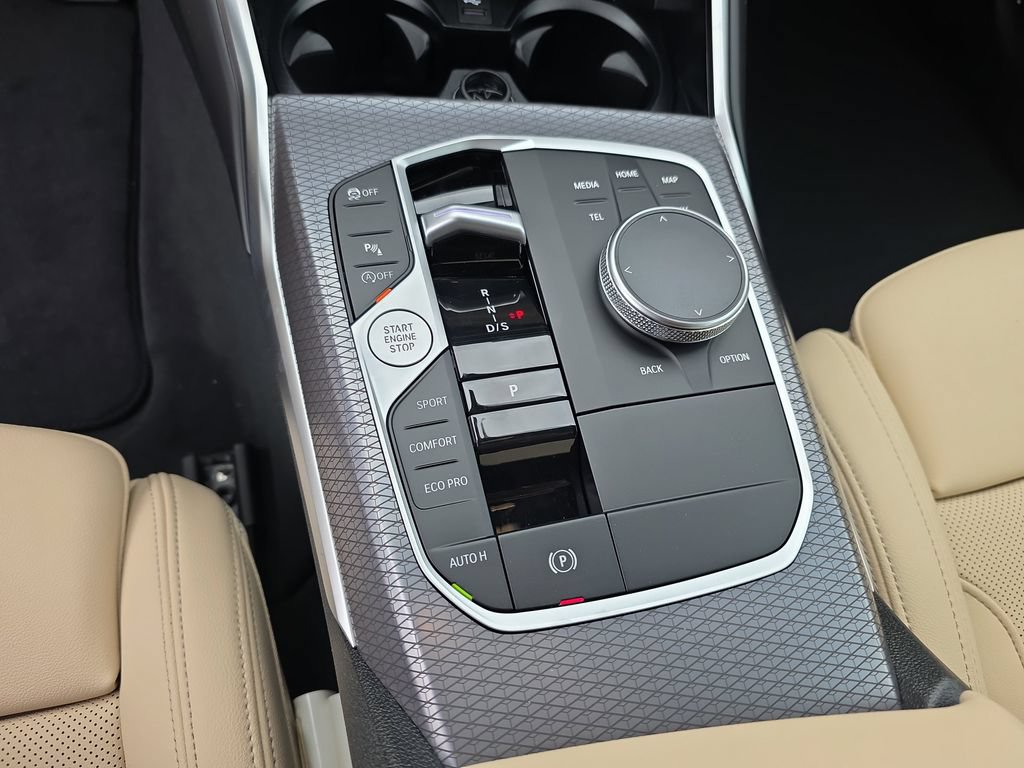 New 2026 BMW 330i xDrive Sedan w/ Premium Package AWD/4WD image 17