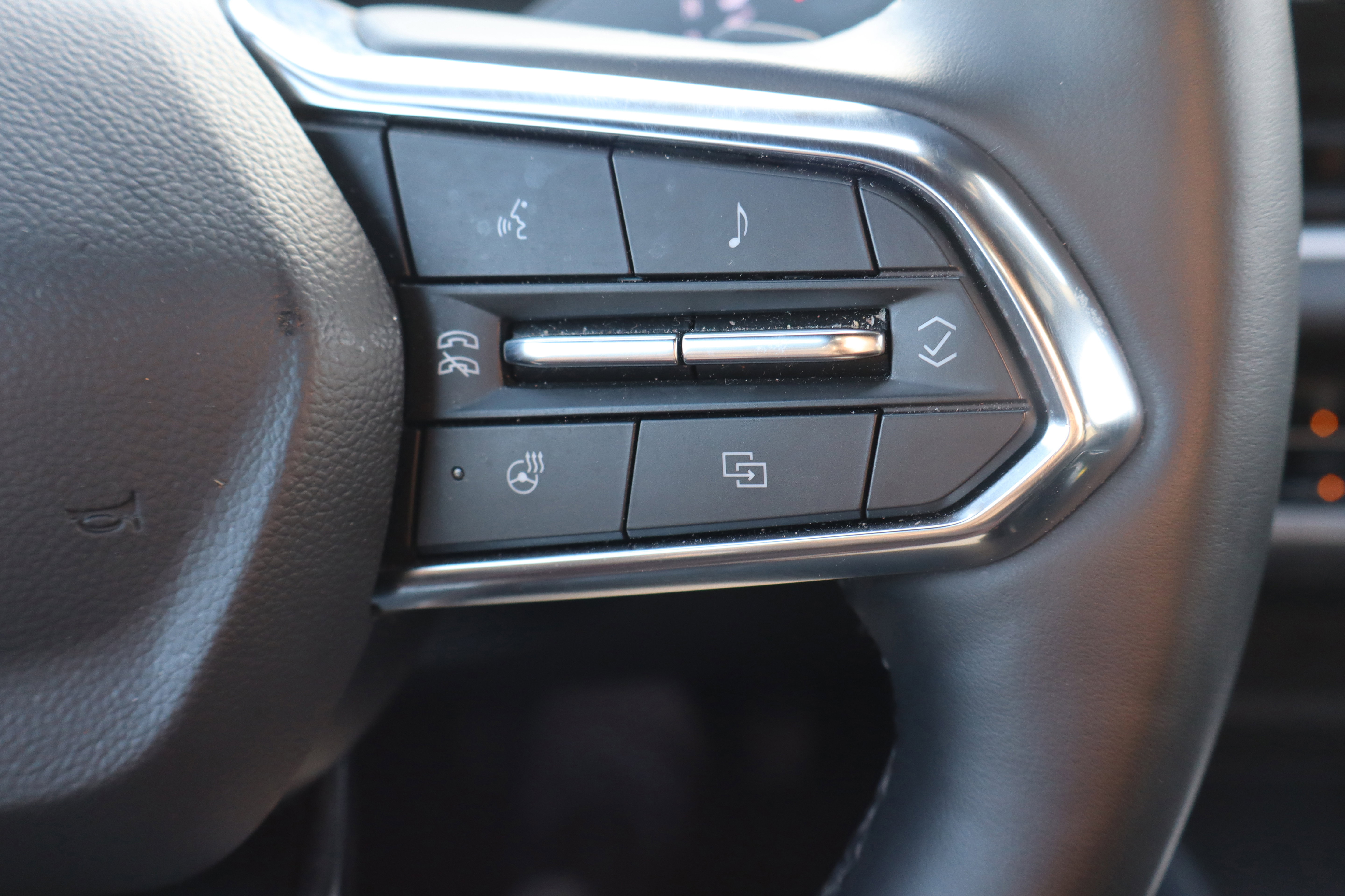 Used 2025 Chevrolet Equinox LT AWD/4WD image 19