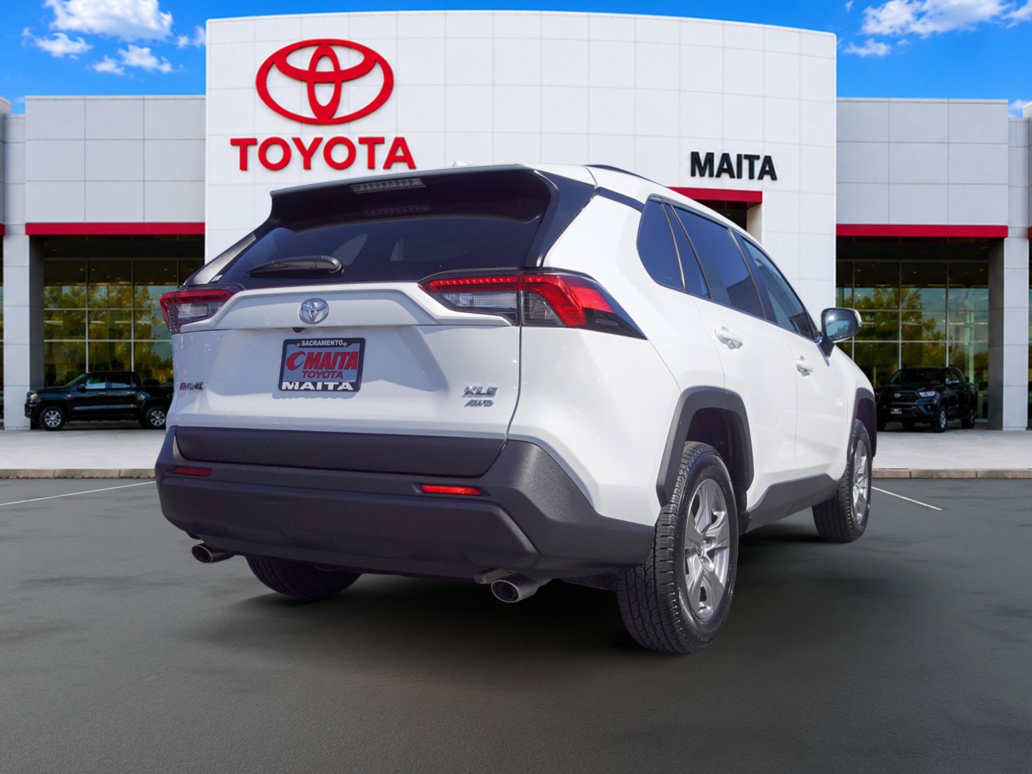Used 2025 Toyota RAV4 XLE AWD/4WD image 3