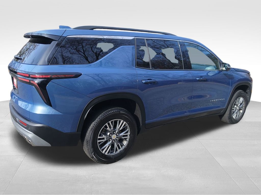 Used 2025 Chevrolet Traverse LT image 5