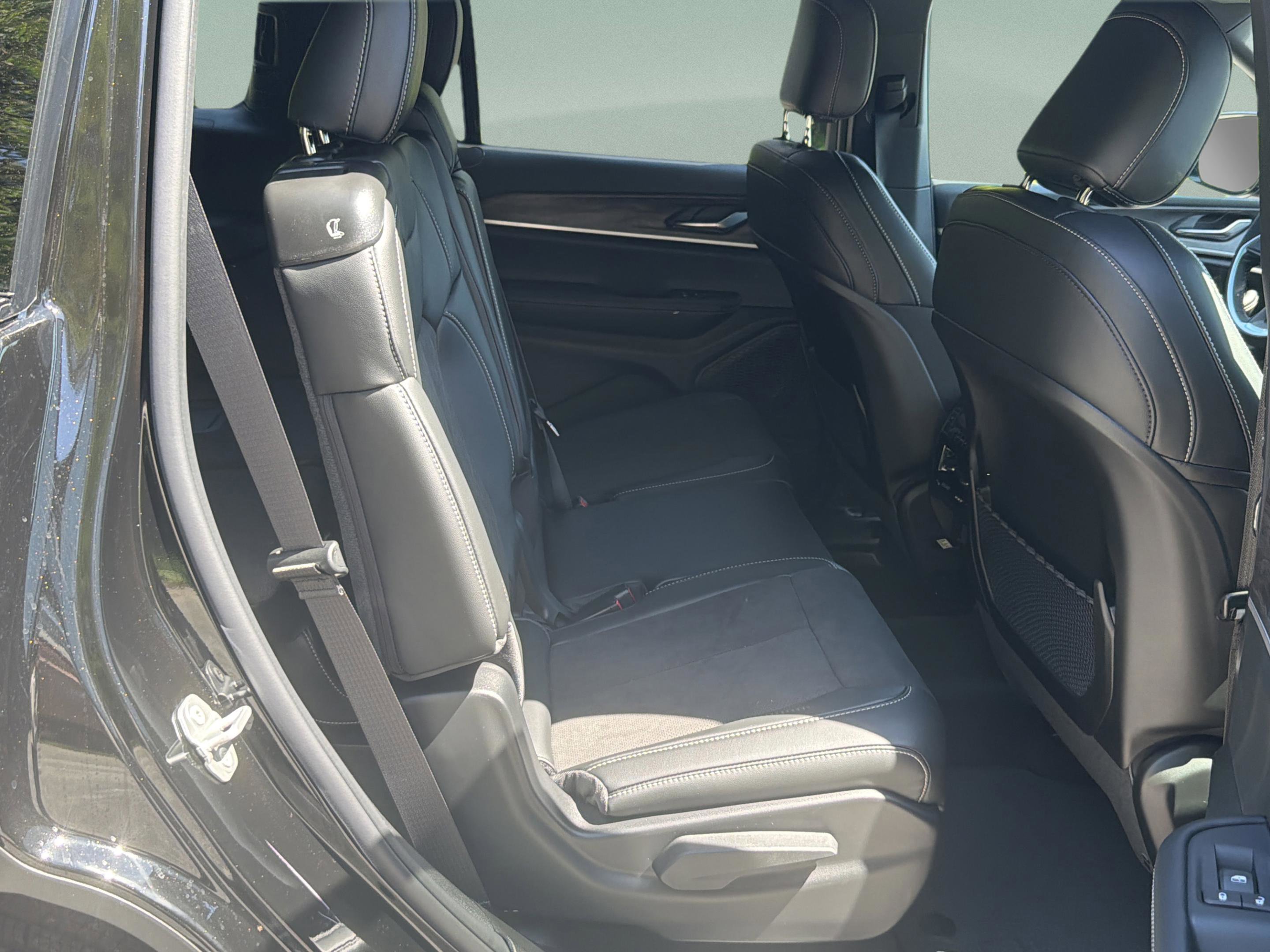 New 2026 Jeep Grand Cherokee L 2WD image 21