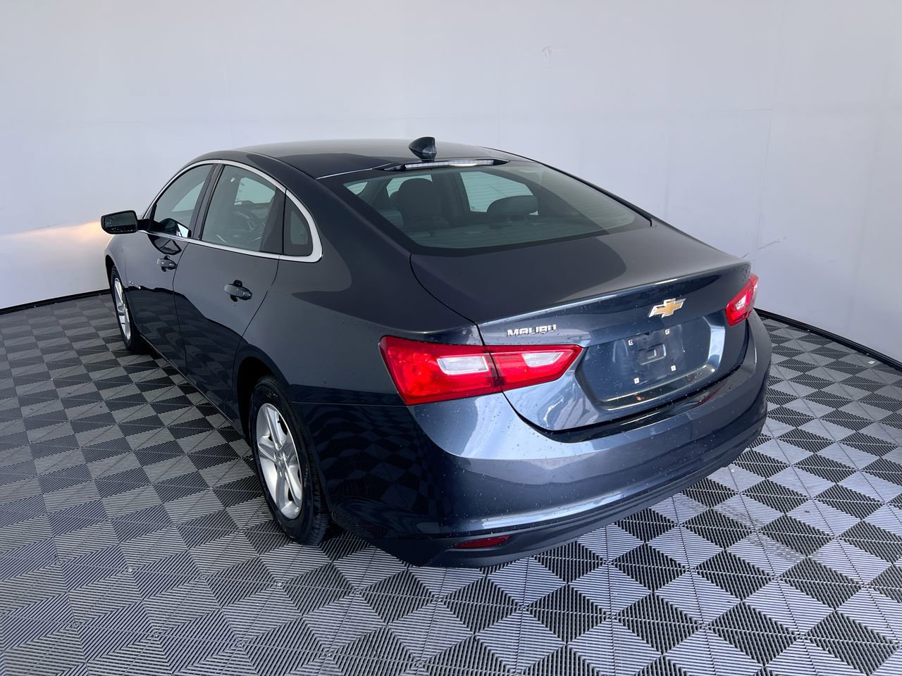 Used 2021 Chevrolet Malibu LS FWD image 5