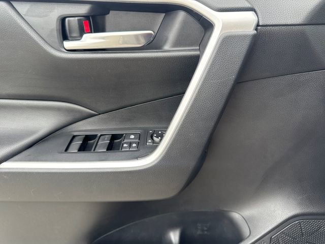 Used 2021 Toyota RAV4 XLE w/ Convenience Package FWD image 19
