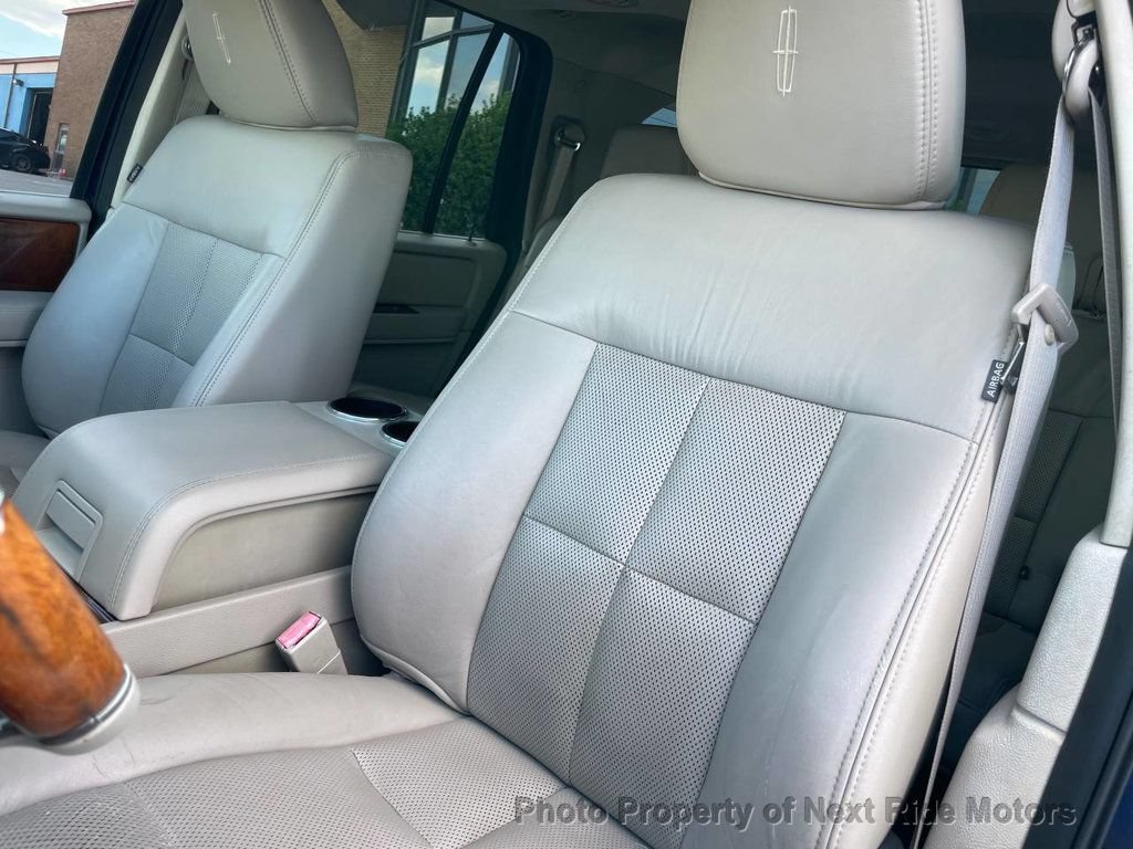 Used 2011 Lincoln Navigator 2WD image 18