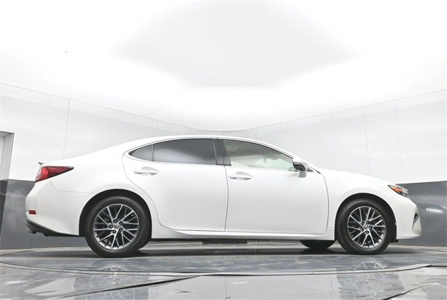 Used 2017 Lexus ES 350 w/ Luxury Package image 50