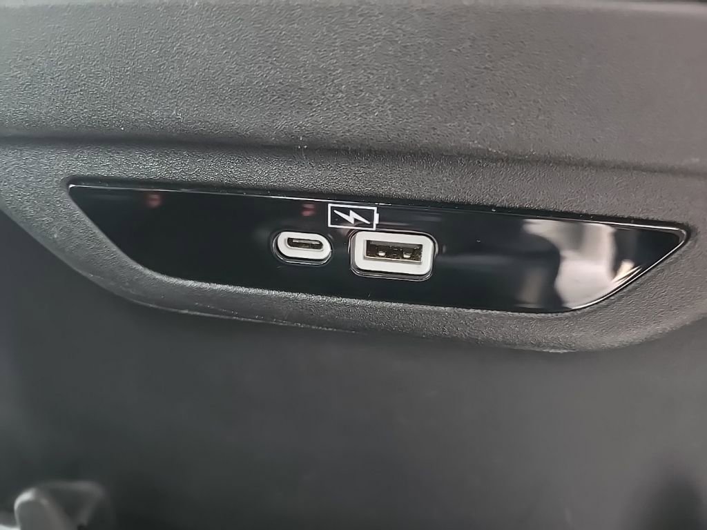 Used 2024 Chrysler Pacifica Touring-L image 73