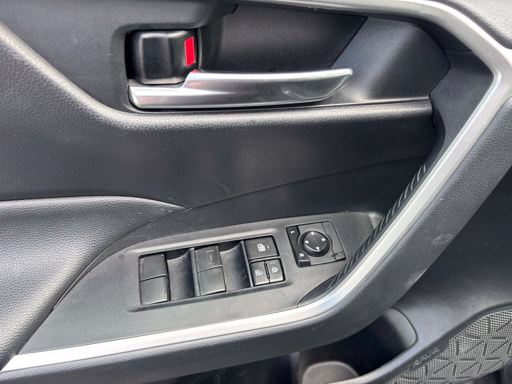 Used 2019 Toyota RAV4 XLE w/ Carpet Mat Package FWD image 13