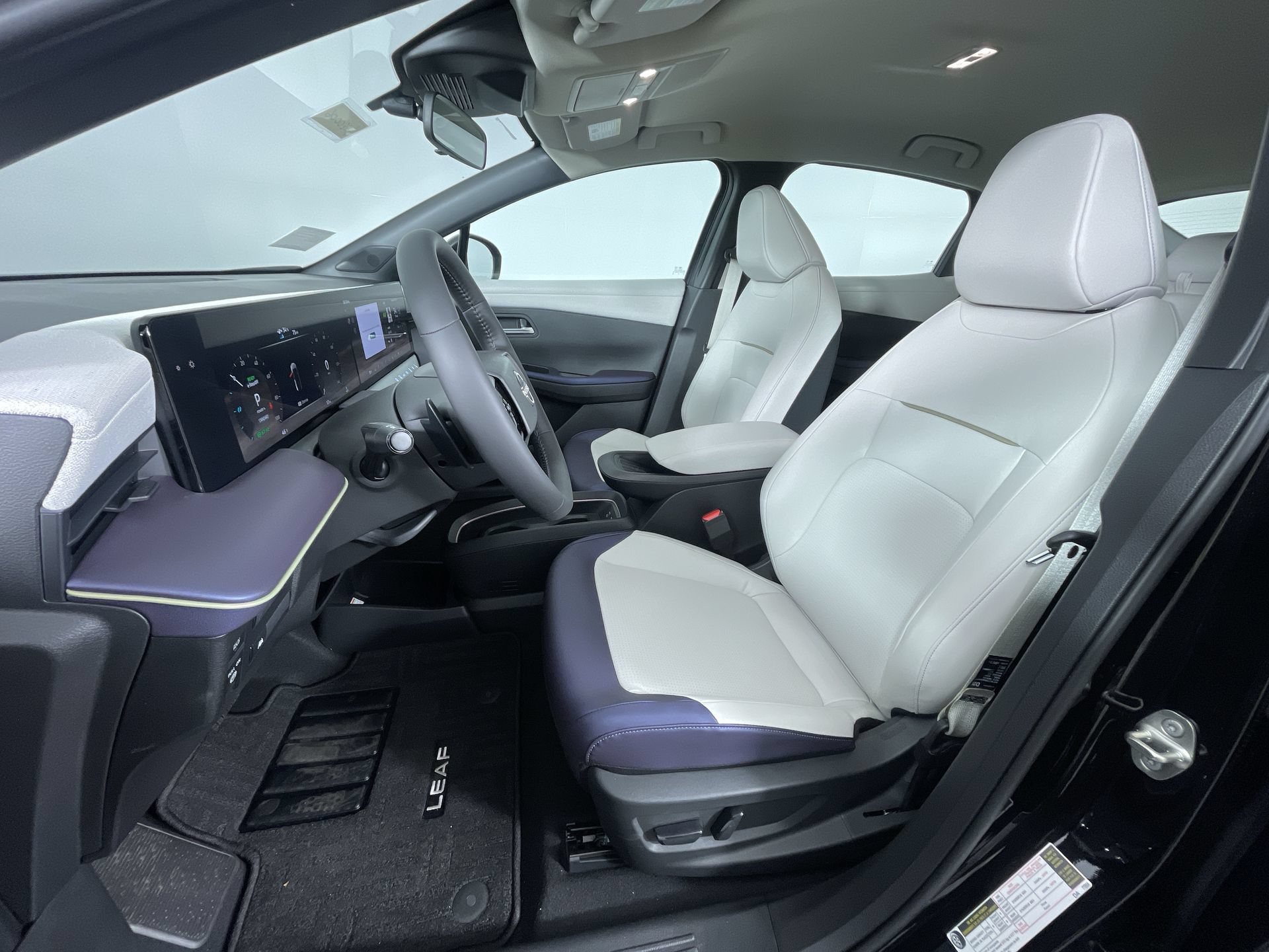 New 2026 Nissan Leaf SV+ w/ Floor Mat Package (SV+) FWD image 15