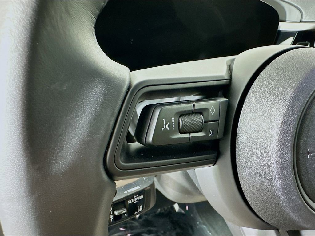 Used 2025 Porsche Macan 4S Electric image 11