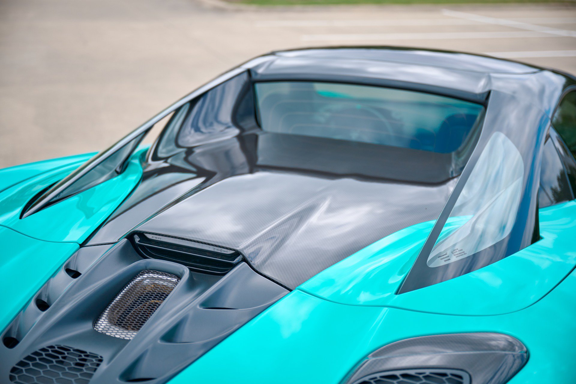Used 2025 McLaren Artura Spider RWD image 17
