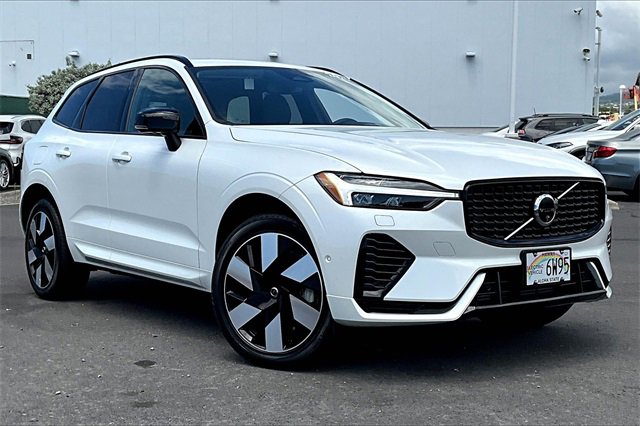 Used 2025 Volvo XC60 T8 Plus w/ Protection Package Premier image 11