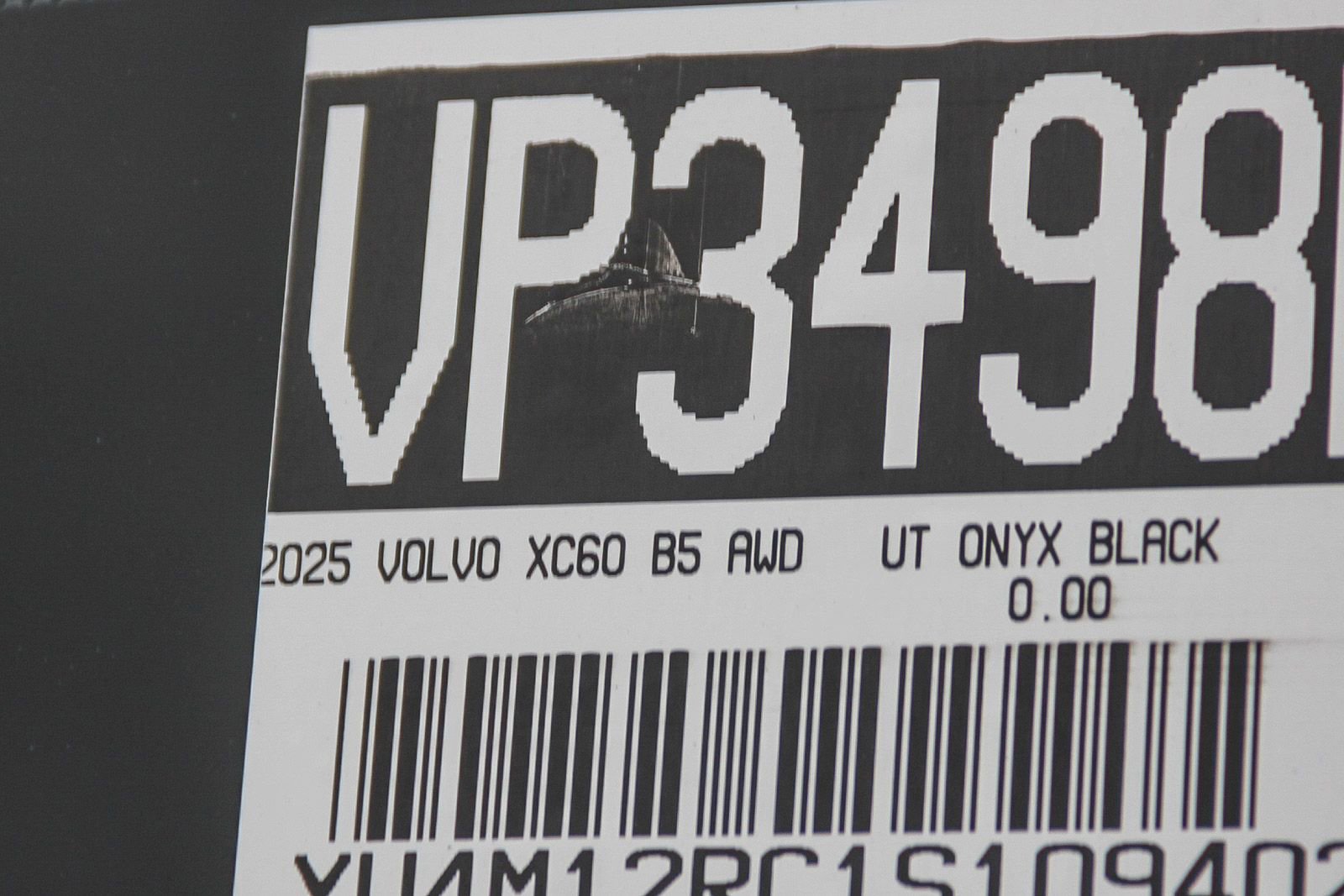 Used 2025 Volvo XC60 B5 Plus image 29