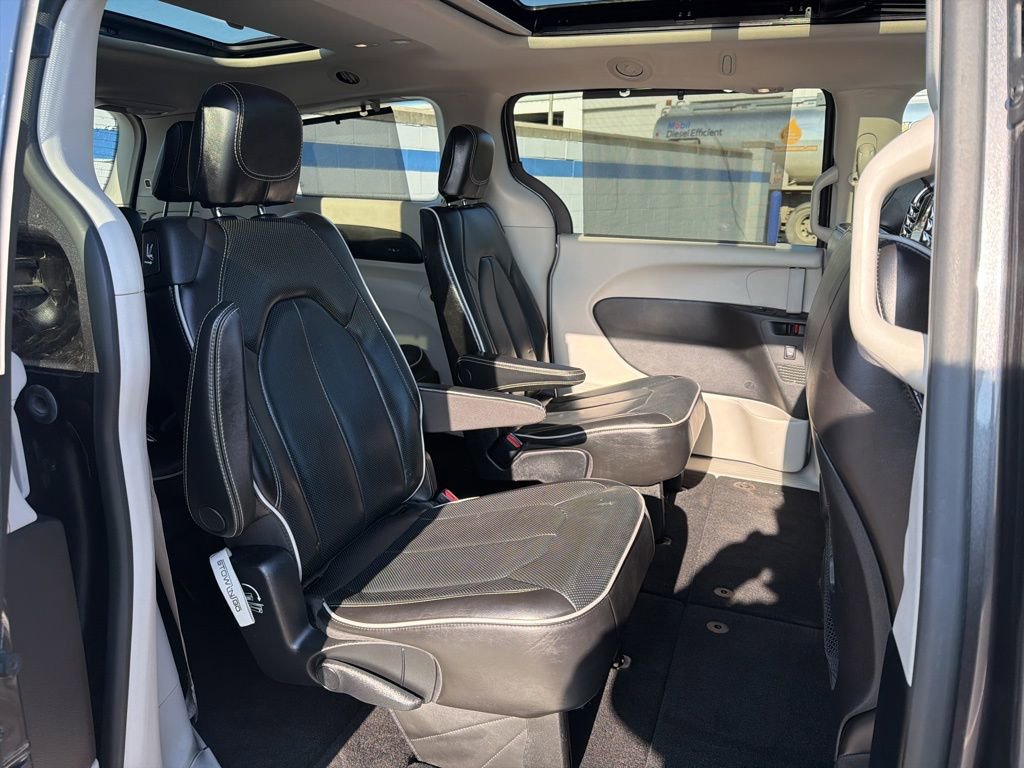 Used 2021 Chrysler Pacifica Limited image 26