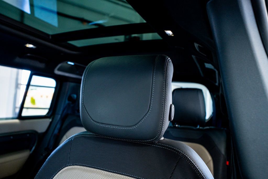 Used 2021 Land Rover Defender 110 X-Dynamic HSE image 40