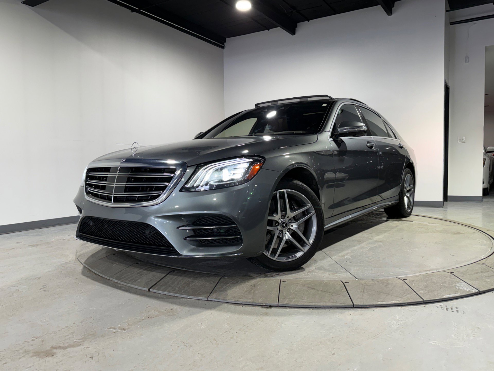 Used 2018 Mercedes-Benz S 450 S 450 4MATIC w/ AMG Line Exterior image 3