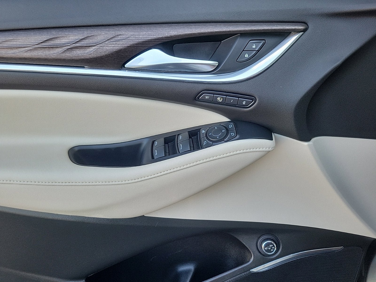 Used 2022 Buick Enclave Avenir w/ Avenir Technology Package FWD image 20