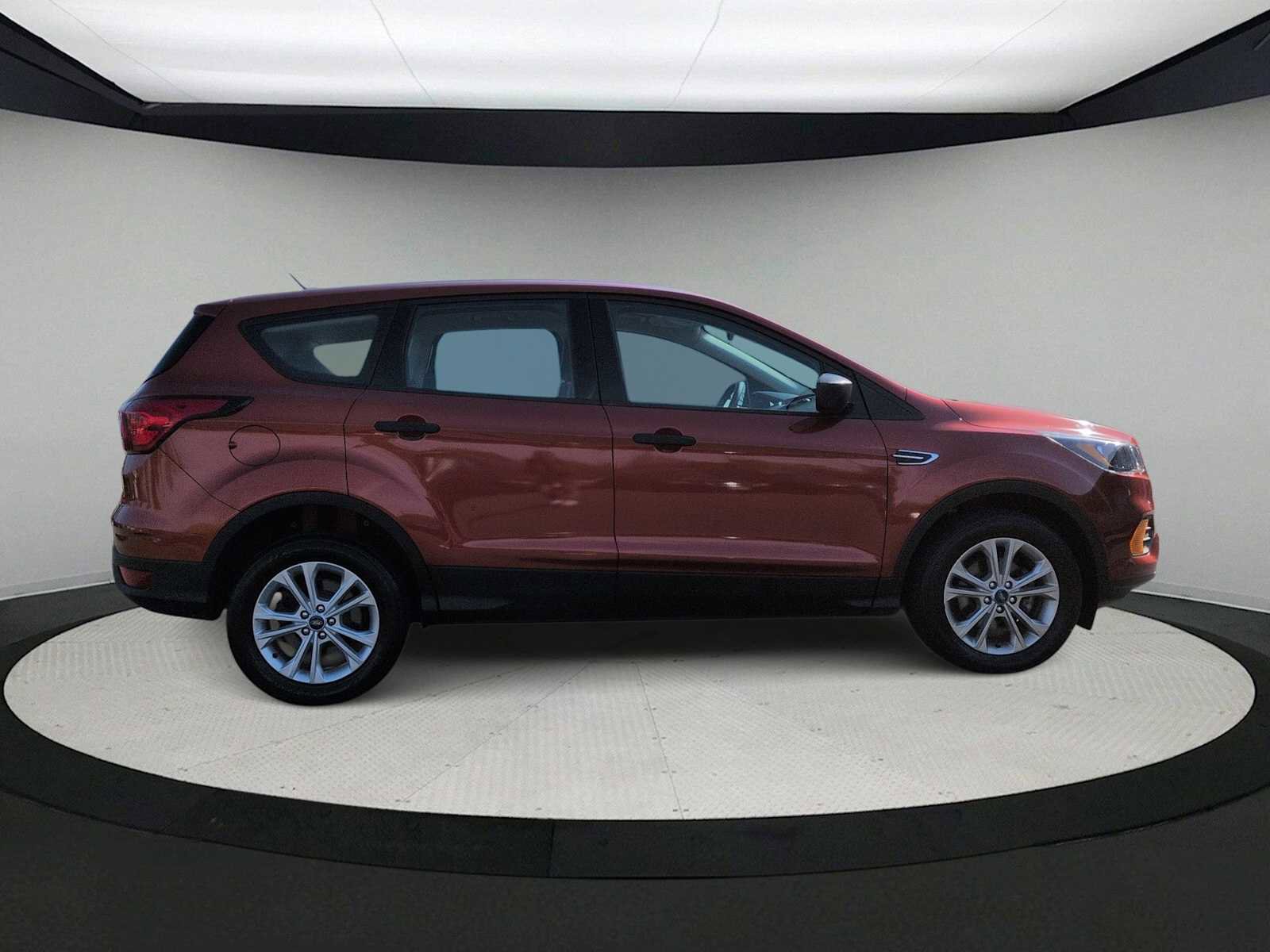 Used 2019 Ford Escape S image 9
