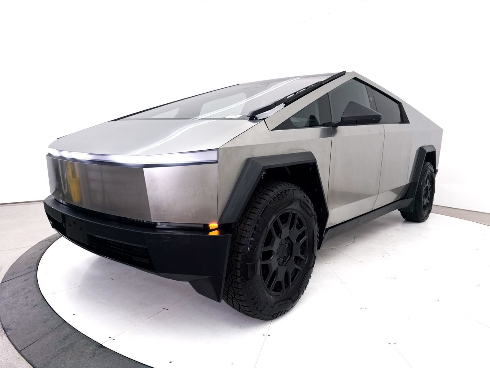 Used 2024 Tesla Cybertruck AWD Crew Cab image 14