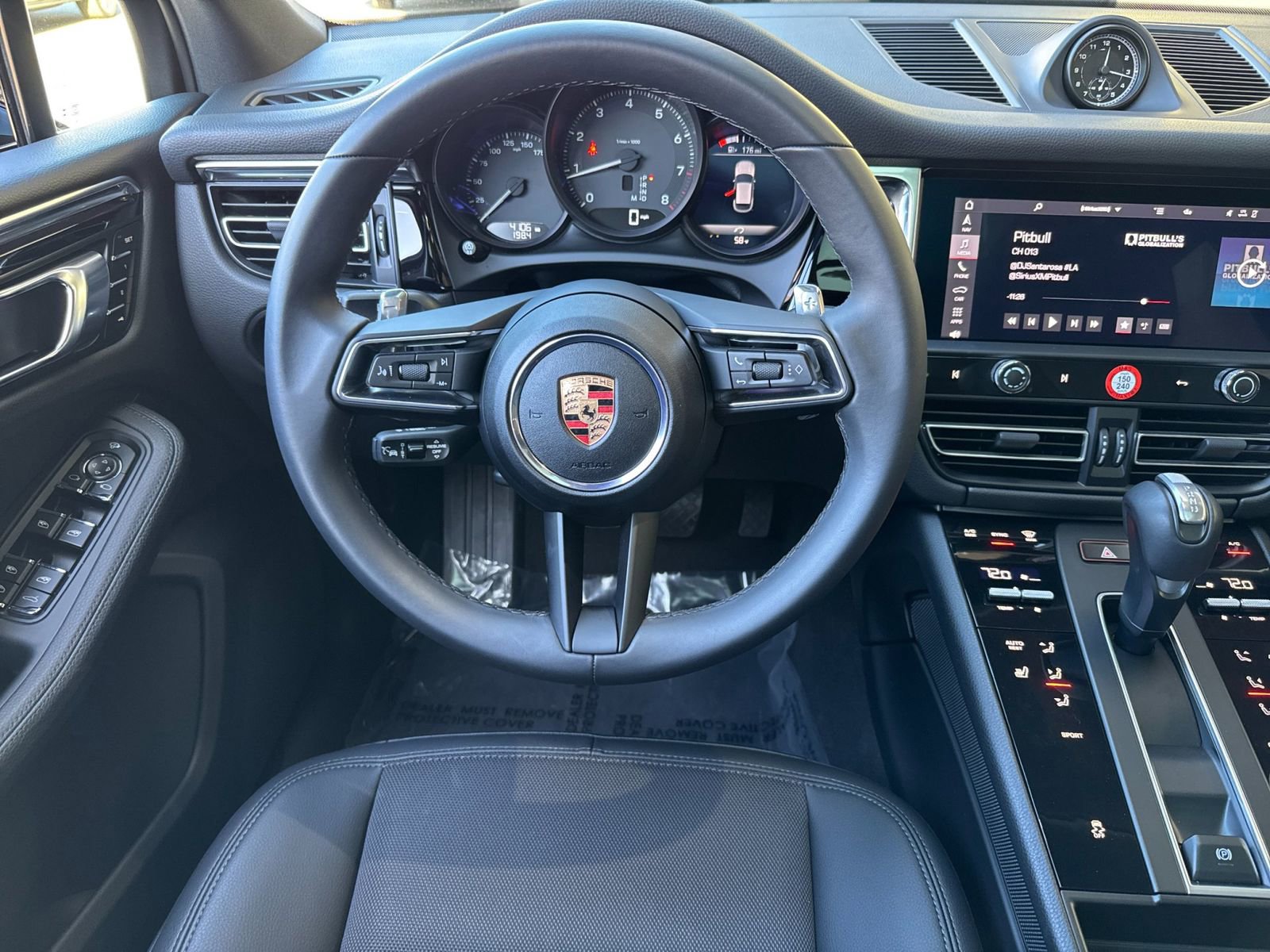 Certified 2025 Porsche Macan image 16