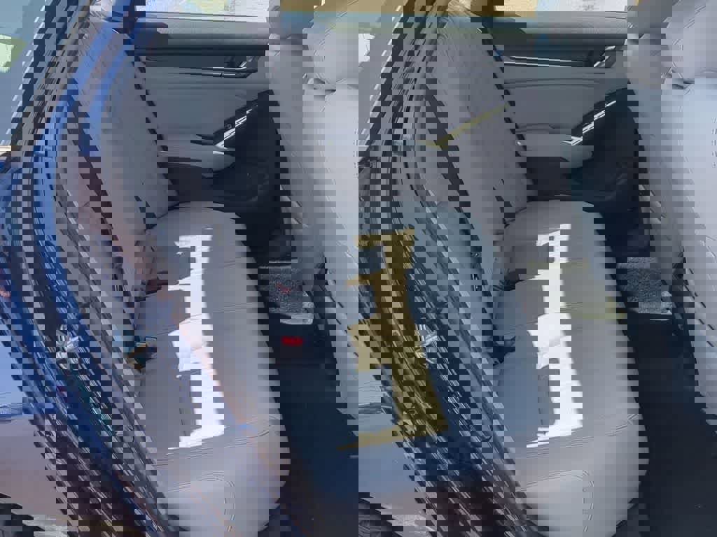 Used 2018 Honda Accord Touring image 19