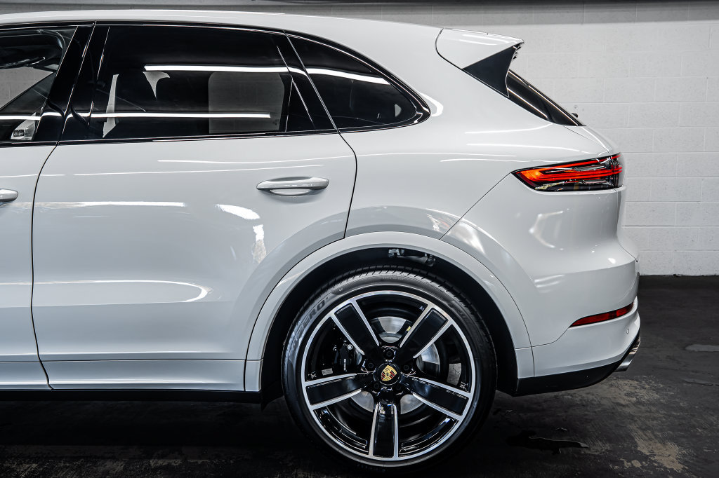 Used 2022 Porsche Cayenne Turbo AWD/4WD image 13
