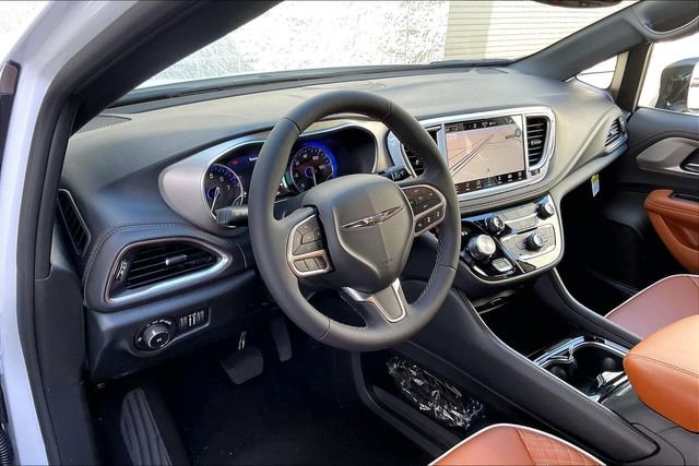 New 2026 Chrysler Pacifica Pinnacle image 6