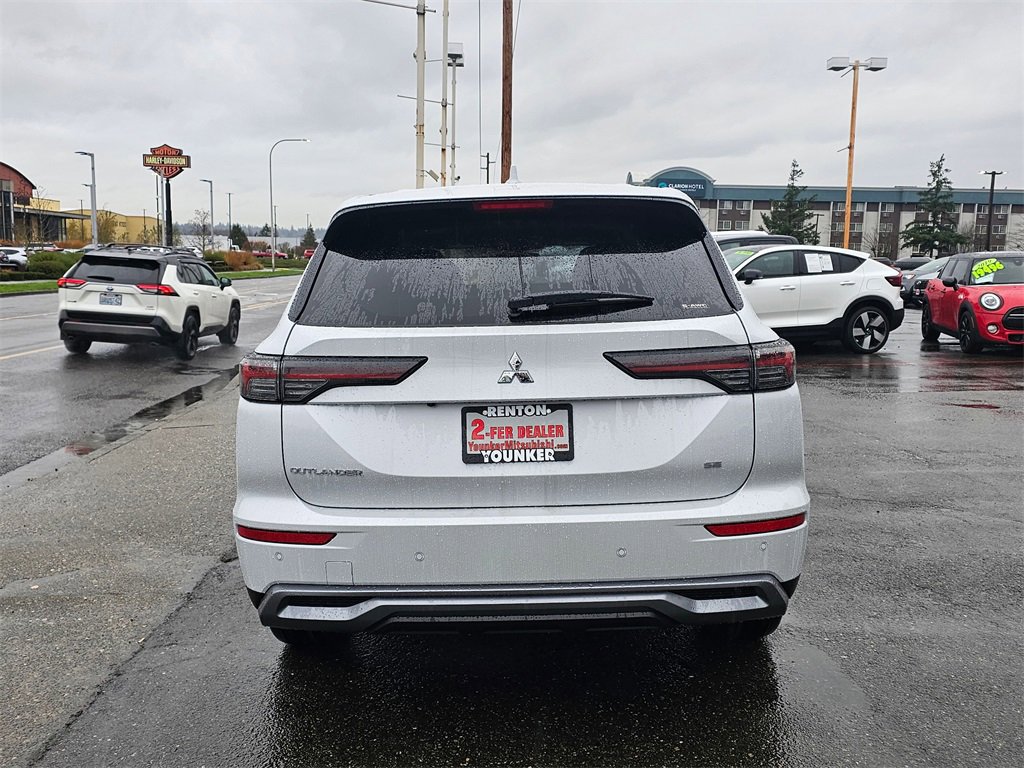 New 2026 Mitsubishi Outlander SE image 6