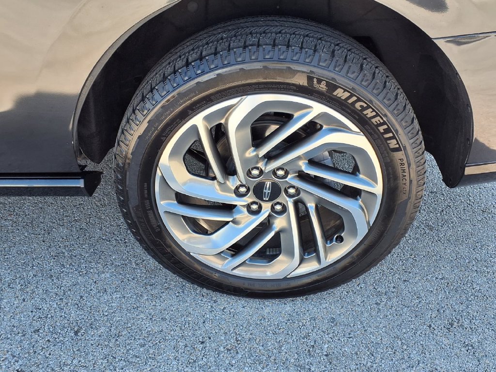 Used 2025 Lincoln Navigator Reserve AWD/4WD image 6