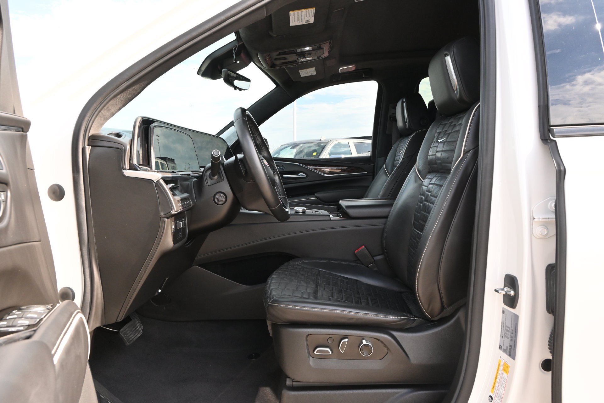 Certified 2021 Cadillac Escalade ESV Sport Platinum w/ LPO, ONYX Package AWD/4WD image 18