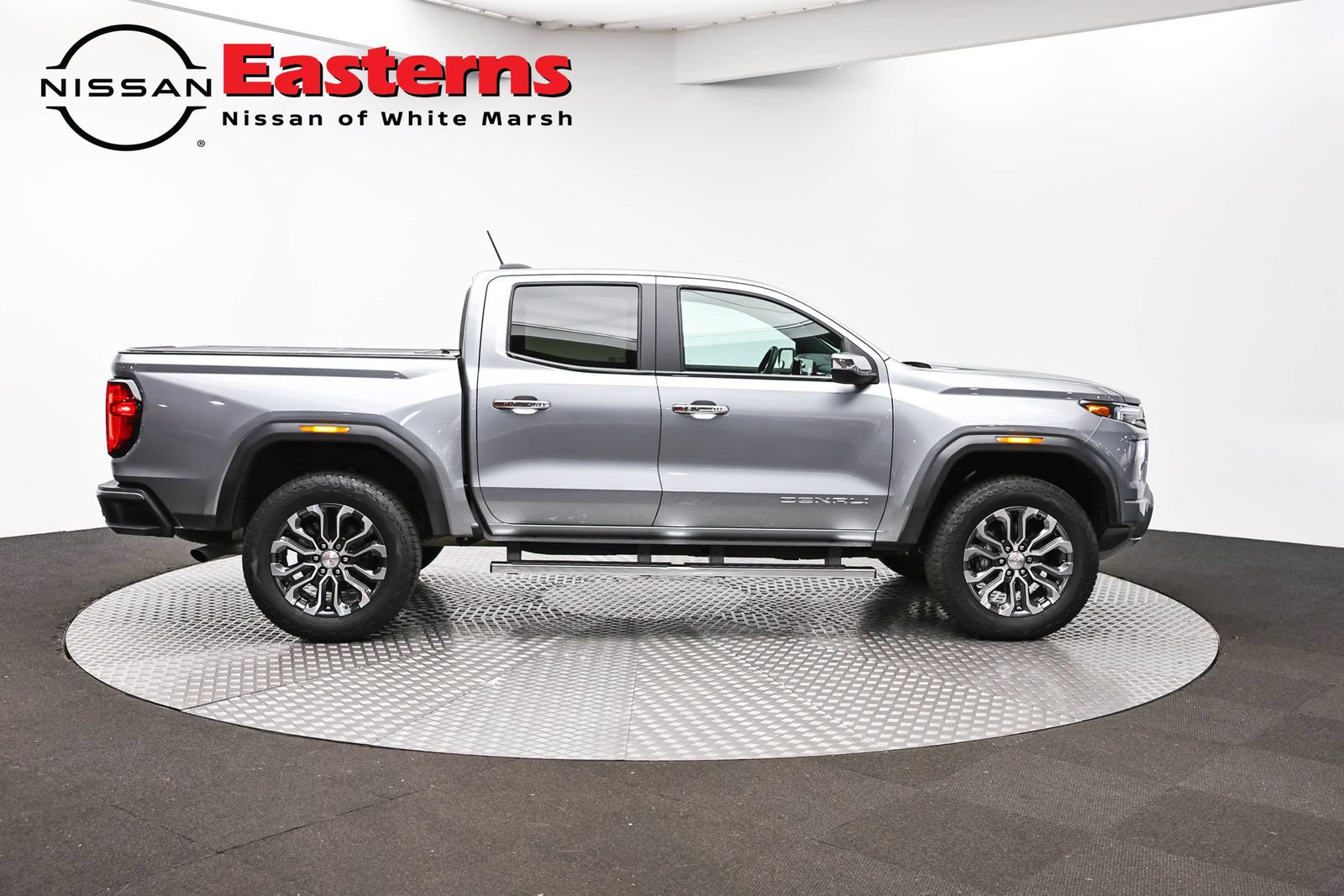 Used 2024 GMC Canyon Denali AWD/4WD image 4