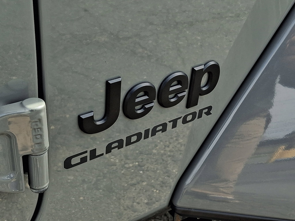 Used 2022 Jeep Gladiator Willys image 15