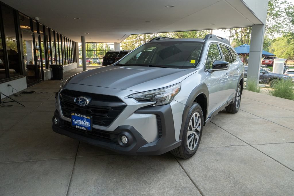 Certified 2025 Subaru Outback Premium AWD/4WD image 3