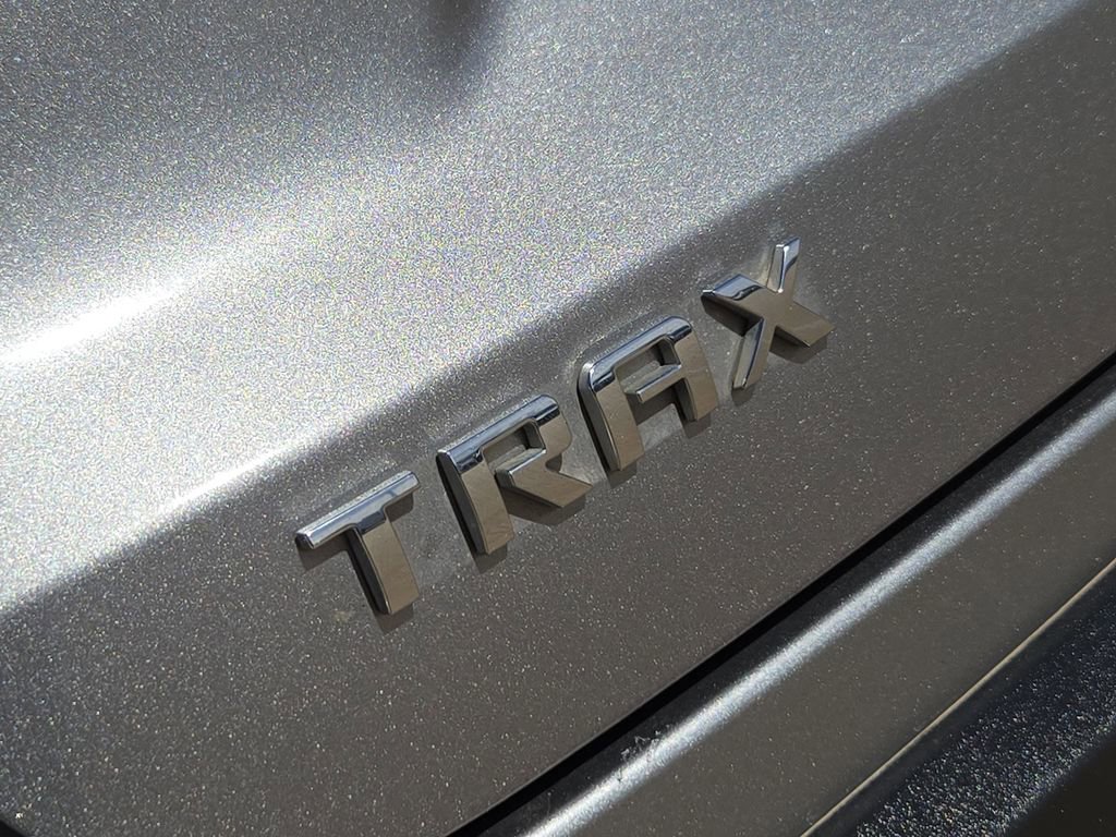 Used 2025 Chevrolet Trax LS w/ LS Convenience Package image 32