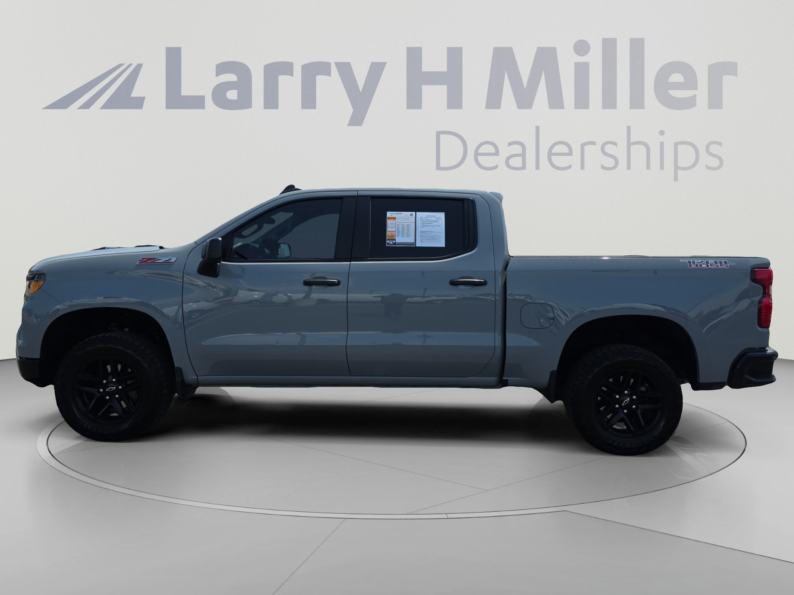 Used 2024 Chevrolet Silverado 1500 Custom Trail Boss AWD/4WD image 2
