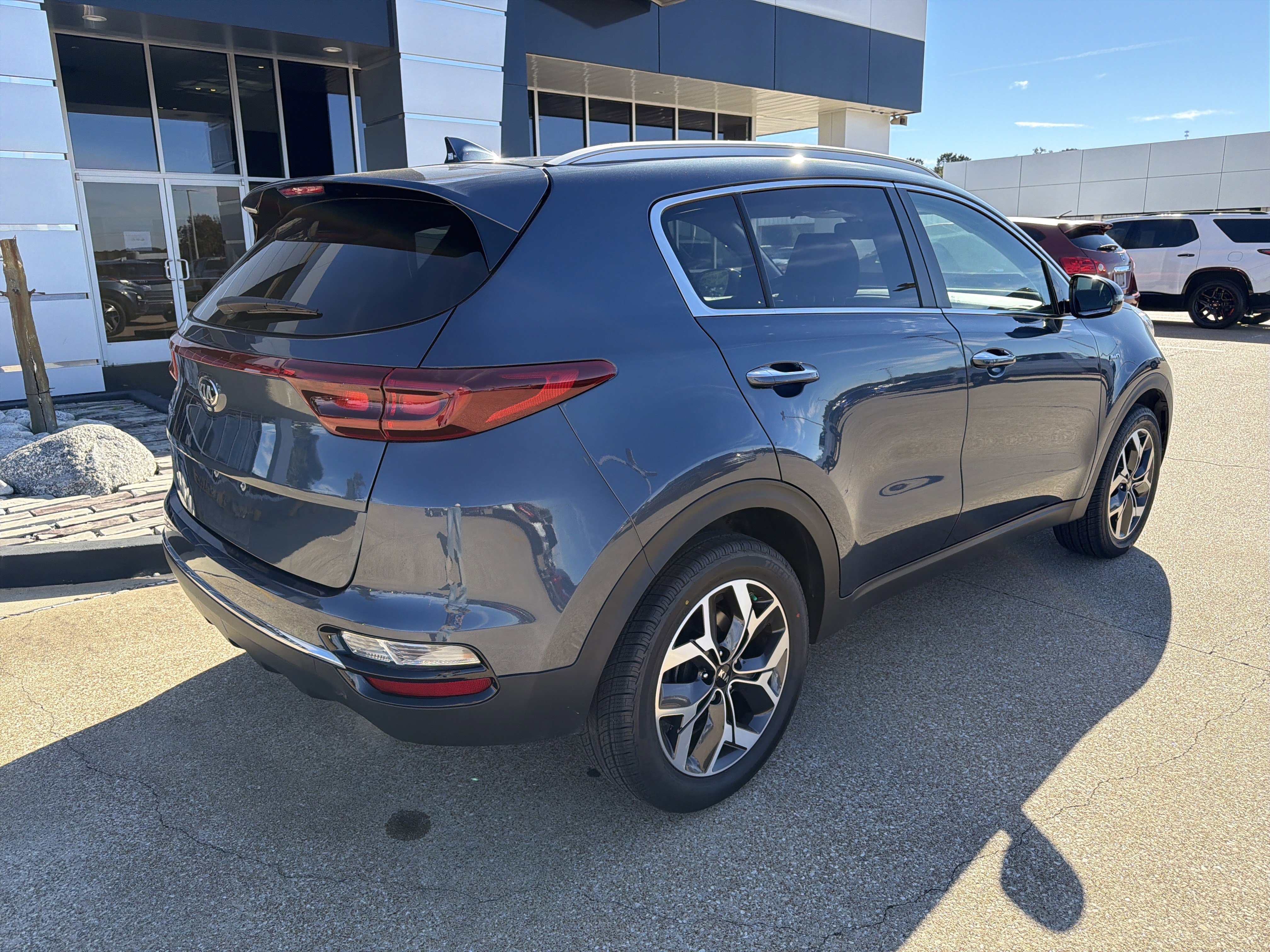 Used 2021 Kia Sportage EX image 3