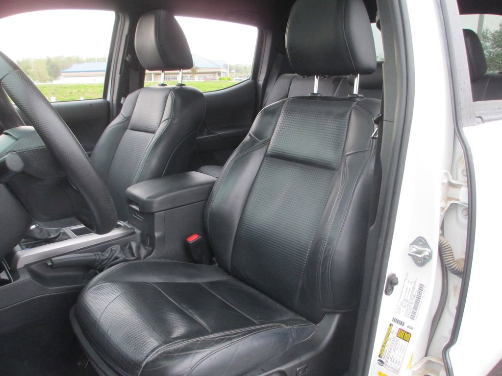 Used 2020 Toyota Tacoma Limited image 23